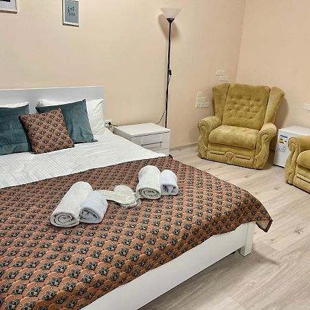 Chaplin Hotell Lviv Exteriör bild