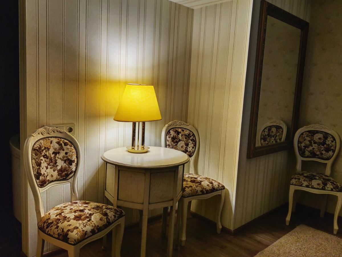 Chaplin Hotell Lviv Exteriör bild