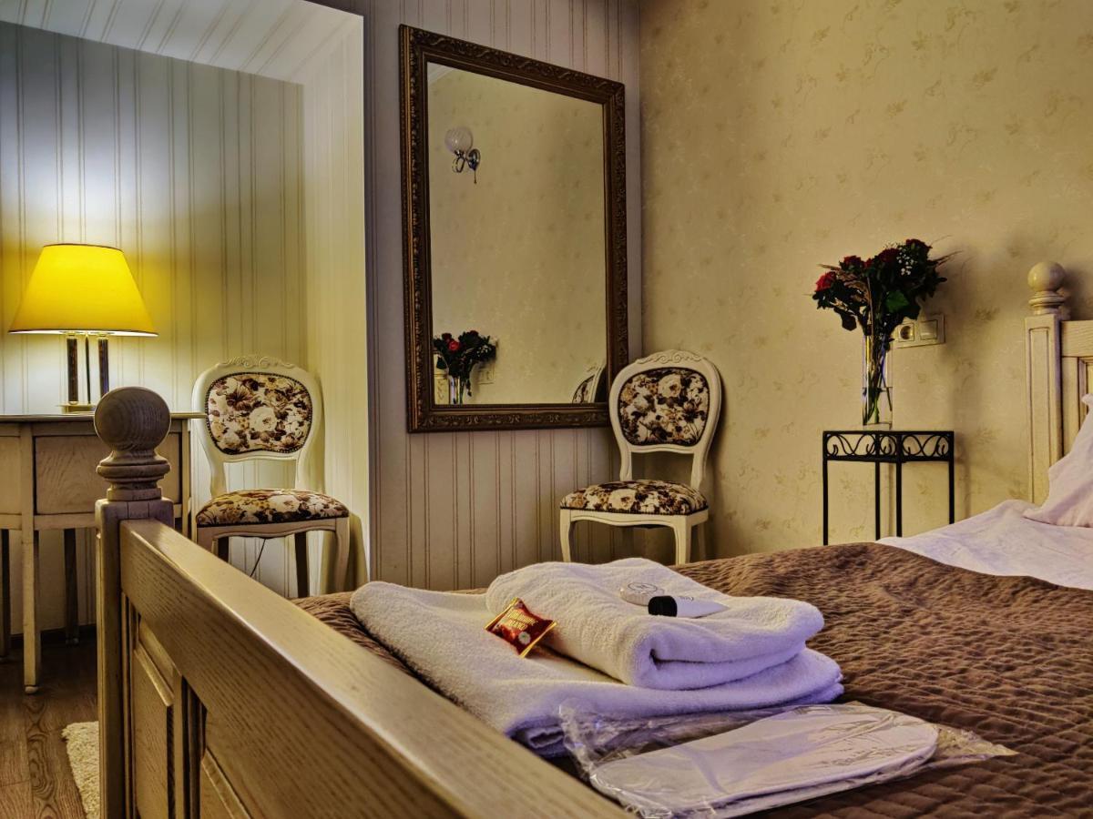 Chaplin Hotell Lviv Exteriör bild