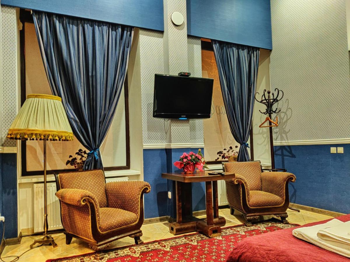 Chaplin Hotell Lviv Exteriör bild