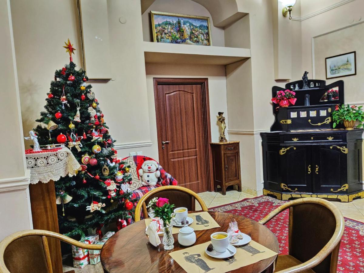 Chaplin Hotell Lviv Exteriör bild