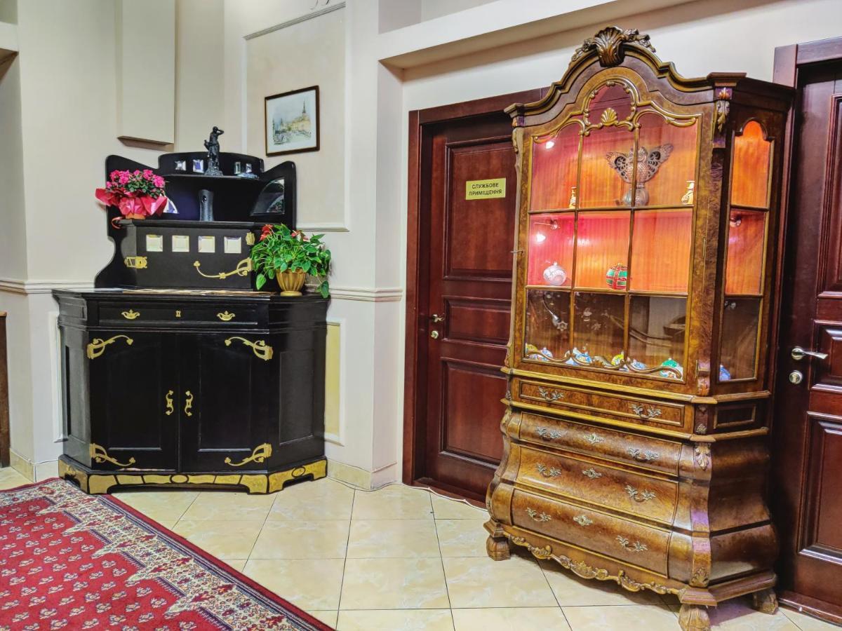 Chaplin Hotell Lviv Exteriör bild
