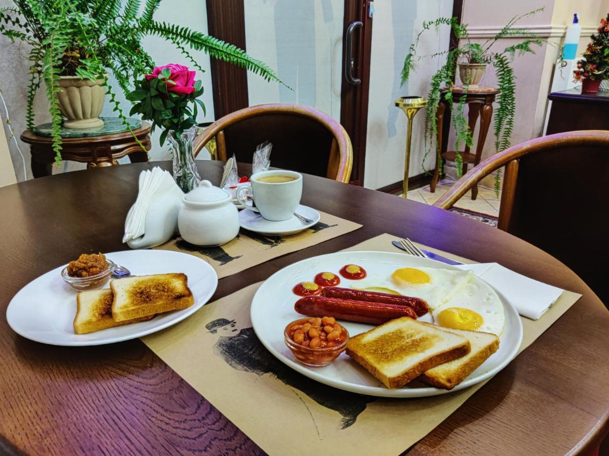 Chaplin Hotell Lviv Exteriör bild