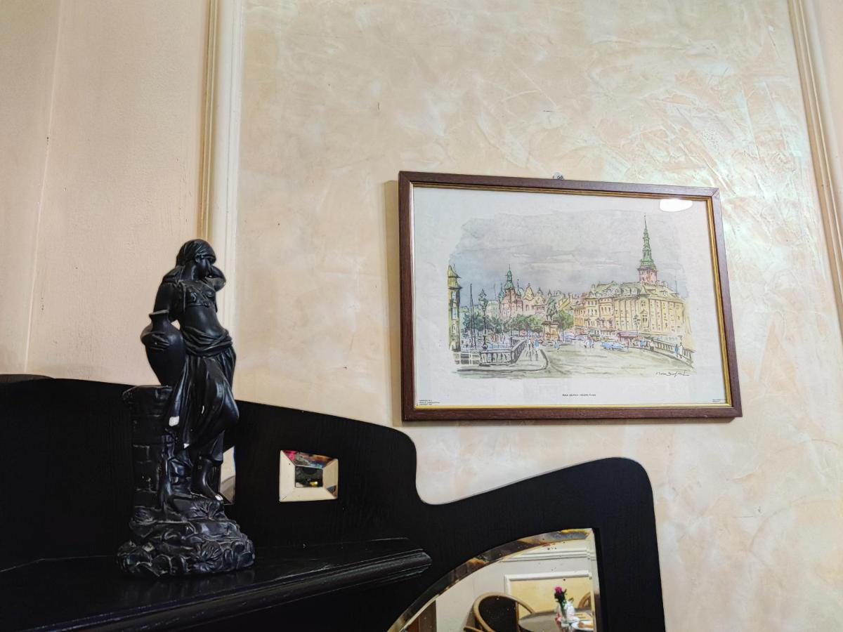 Chaplin Hotell Lviv Exteriör bild