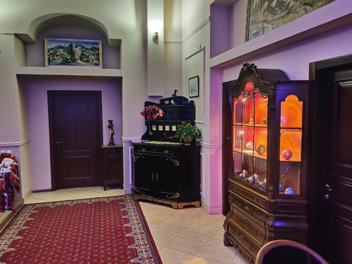 Chaplin Hotell Lviv Exteriör bild