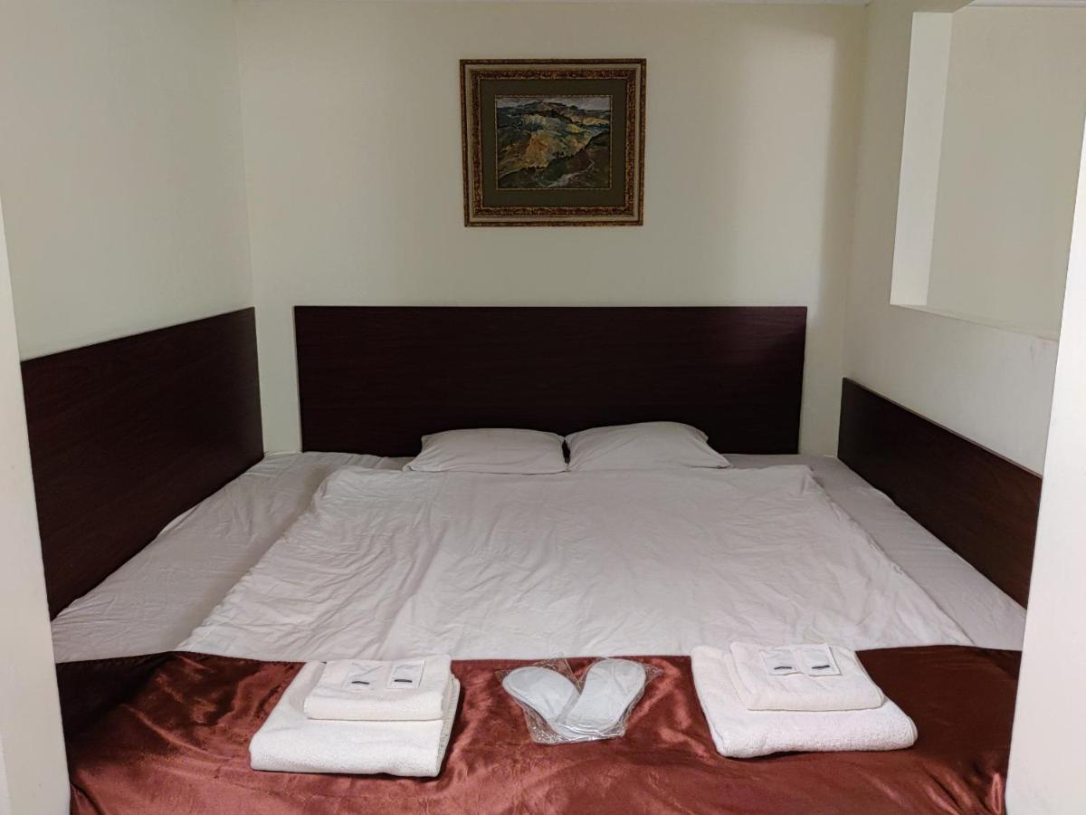 Chaplin Hotell Lviv Exteriör bild