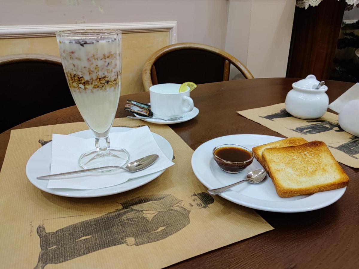 Chaplin Hotell Lviv Exteriör bild
