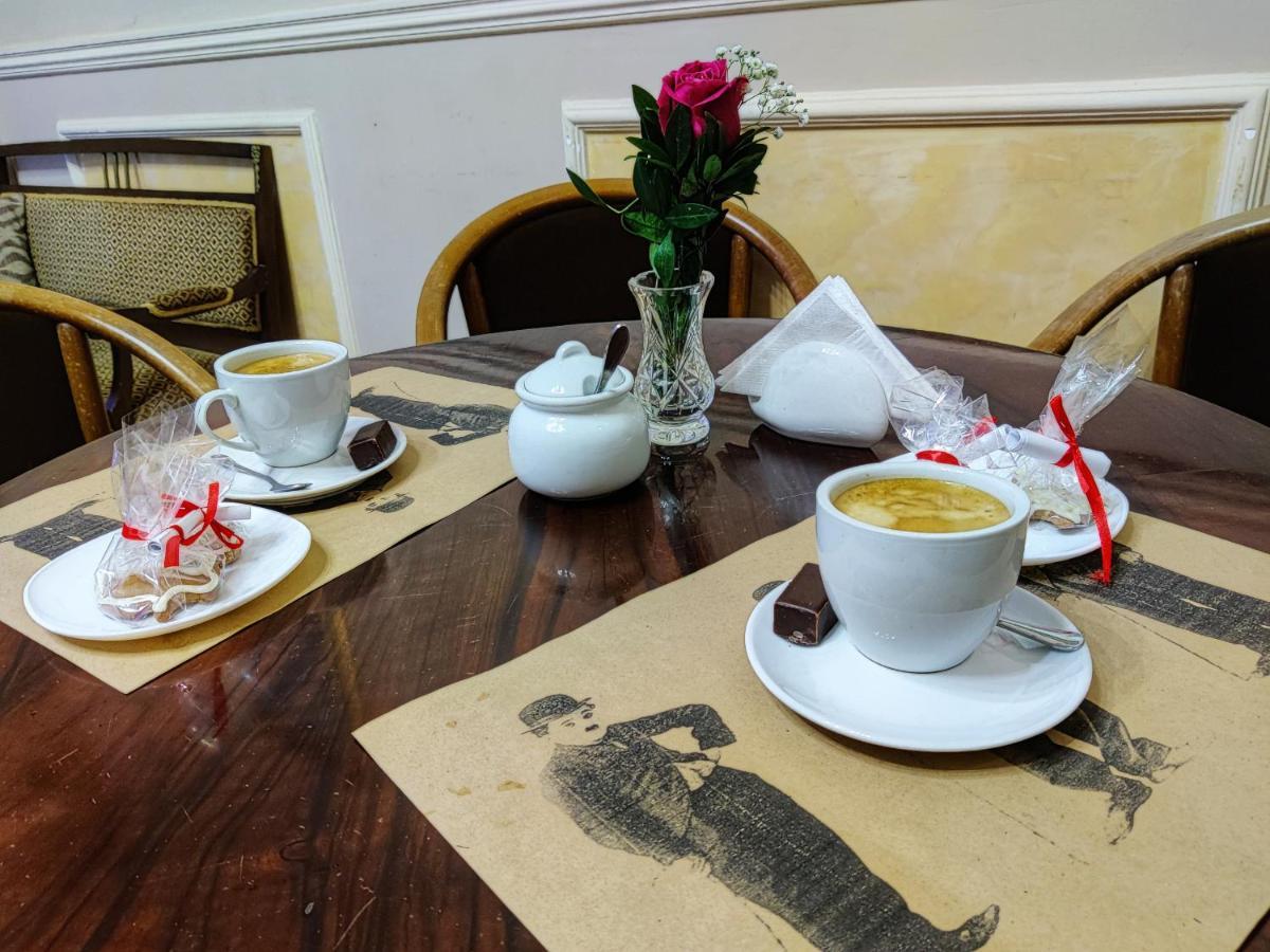 Chaplin Hotell Lviv Exteriör bild