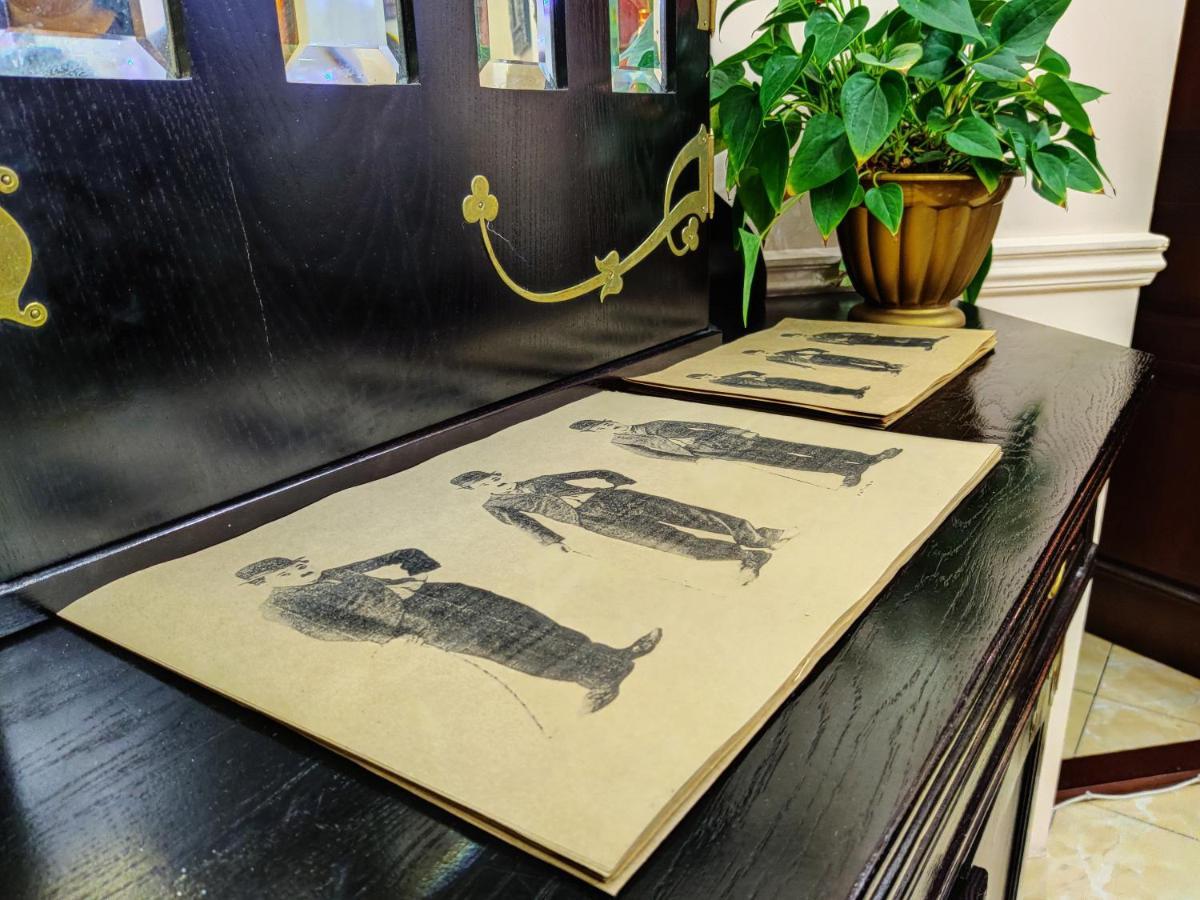 Chaplin Hotell Lviv Exteriör bild