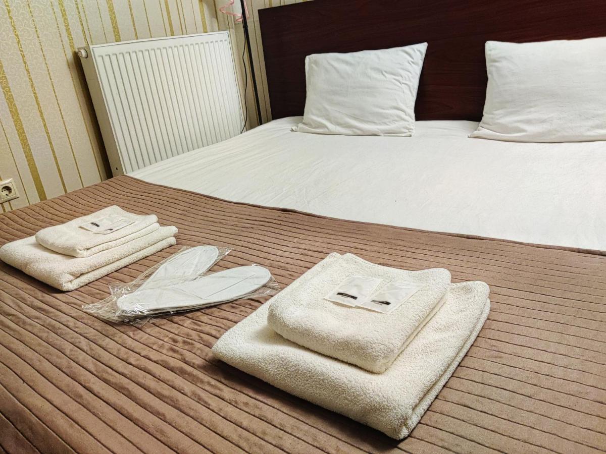 Chaplin Hotell Lviv Exteriör bild